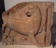 696px-NHMB-Zhaba-mogila-Strelcha-relief-of-lion-polychrome-decoration-5-4-centuryBC.jpg